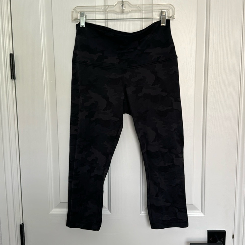 Lululemon black army print cropped pant